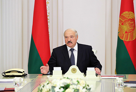 Lukashenko: Activities of banks should be in sync with national economy interests