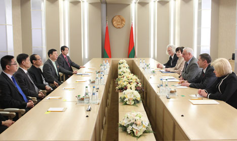 Mikhail Myasnikovich during his meeting with Chinese creative intellectuals 