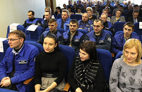 Natalia Kochanova, Head of the Belarus President Administration, met with the employees of Slutsk Sugar Refinery