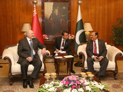 Belarus President Alexander Lukashenko met with Pakistan President Mamnoon Hussain