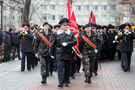 Милиционеры прошли торжественным маршем по центру Гродно