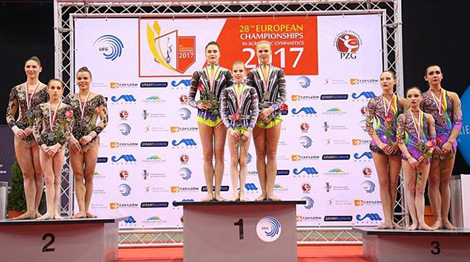 Карина Сандович, Юлия Ивончик и Вероника Набокина (слева). Фото Isabel Silva