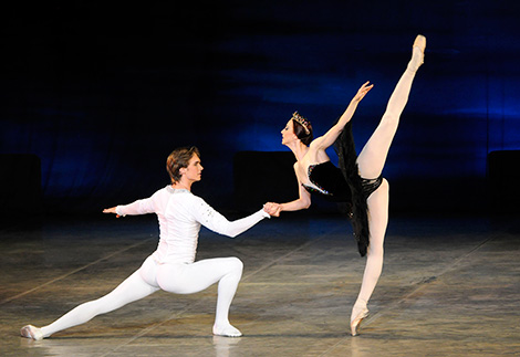 Балет "Лебединое озеро" на сцене Большого театра Беларуси Балет "Лебединое озеро" на сцене Большого театра Беларуси