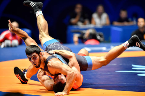 Радик Кулиев (Беларусь) и Максим Манукян (Армения) в финальном поединке