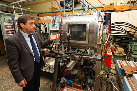 Валентин Асташинский рассказывает о плазменном ускорителе нового поколения