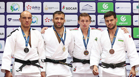 Егор Воропаев (второй справа). Фото Международной федерации дзюдо