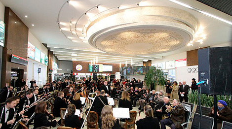 Президентский оркестр выступил на железнодорожном вокзале в Минске. Фото БЖД