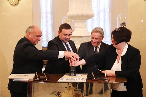 Гашение марок в честь 25-летия дипотношений Беларуси и Уругвая состоялось в Минске