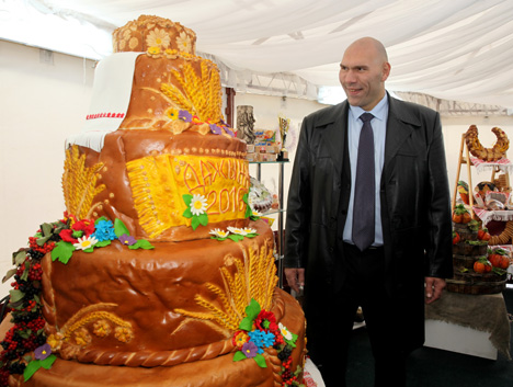 В составе делегации Брянской области прибыл на праздник Николай Валуев В составе делегации Брянской области прибыл на праздник Николай Валуев