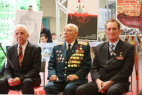 Ветераны на презентации фотоальбома БЕЛТА "Победа - одна на всех"