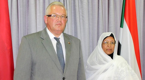 Игорь Карпенко и Сумая Мохамед Ахмед Абукашва. Фото Министерства образования Беларуси