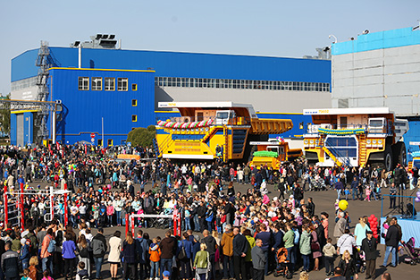БелАЗ провел день открытых дверей к празднику машиностроителей