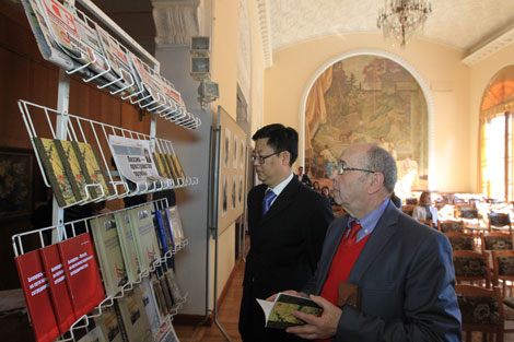 Сборник стихов китайского поэта Мэн Хаожаня на белорусском языке презентовали в Минске