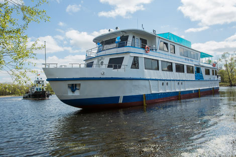 Круизный теплоход "Белая Русь" отправляется из Бреста в первый рейс по Полесью Круизный теплоход "Белая Русь" отправляется из Бреста в первый рейс по Полесью