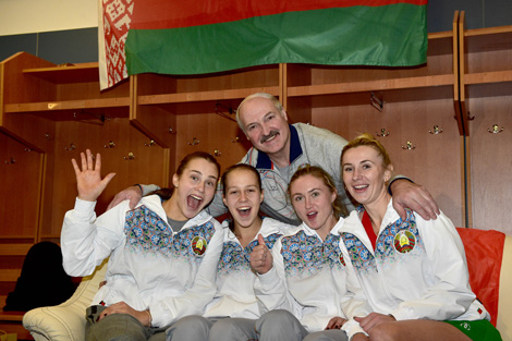 Лукашенко лично поздравил белорусских теннисисток с победой над командой Нидерландов