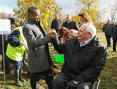 Дуб в честь 70-летия ООН посадили в Гродно