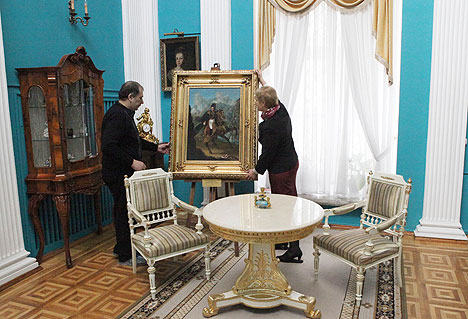Мебельное убранство аудиенц-зала дворца Румянцевых-Паскевичей восстановлено в стиле XIX века