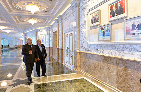 Фотовыставка о важнейших вехах истории суверенной Беларуси открылась во Дворце Независимости