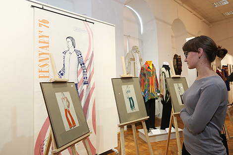 Выставка эскизов костюмов для артистов знаменитого ансамбля "Песняры"