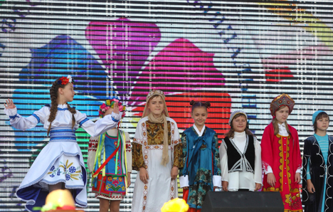 Дети на 37 языках объявили об открытии фестиваля национальных культур в Гродно