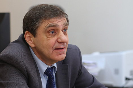 Заместитель директора по научной работе и инновационной деятельности  Института тепло- и массообмена НАН Беларуси,  доктор физико-математических наук, член-корреспондент НАН Беларуси  Валентин Асташинский