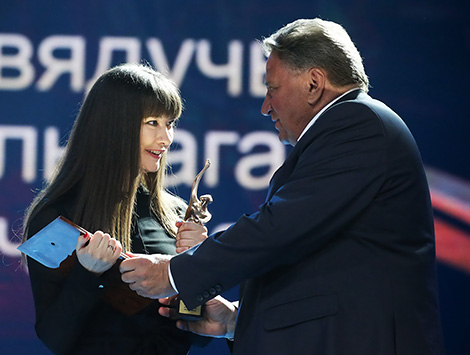 Лучший ведущий регионального телевидения - Наталья Пунько ("Закон и право", Солигорский телевизионный канал) Лучший ведущий регионального телевидения - Наталья Пунько ("Закон и право", Солигорский телевизионный канал)