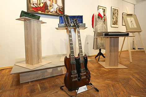 Выставка эскизов костюмов для артистов знаменитого ансамбля "Песняры"