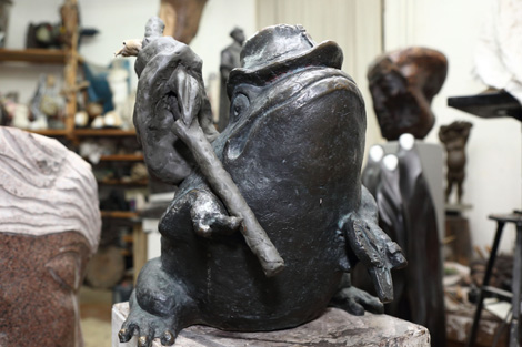 Туристы признали бронзовую лягушку-путешественницу в Гродно исполнительницей желаний