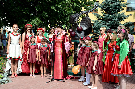 Вишневый фестиваль в городе Глубокое Вишневый фестиваль в городе Глубокое