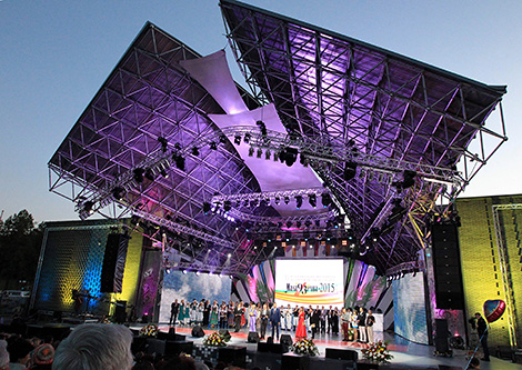 Национальный фестиваль белорусской песни и поэзии "Маладзечна" Национальный фестиваль белорусской песни и поэзии "Маладзечна"