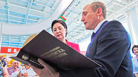 Книги о достижениях и традициях Беларуси особенно интересовали посетителей выставки в Астане