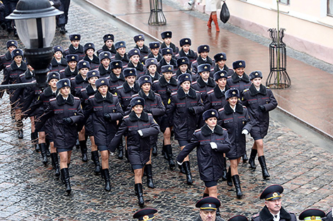 Милиционеры прошли торжественным маршем по центру Гродно
