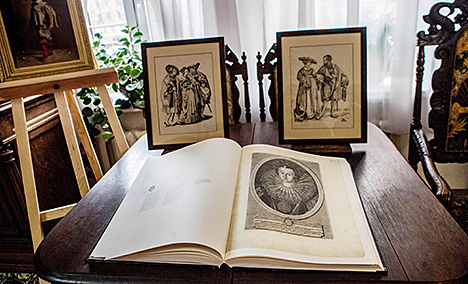 Старинные немецкие гравюры переданы в дар Музею истории Бреста