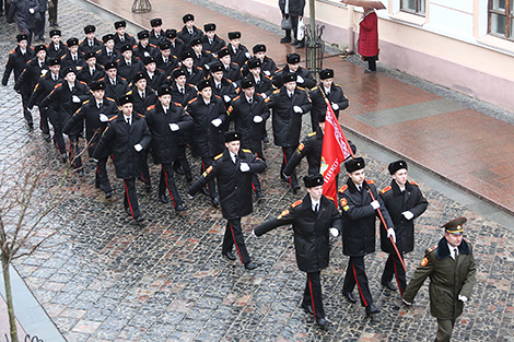 Милиционеры прошли торжественным маршем по центру Гродно