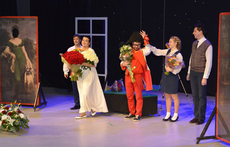 Белорусский спектакль "13-я пуговица Наполеона" принимали в Москве с аншлагом