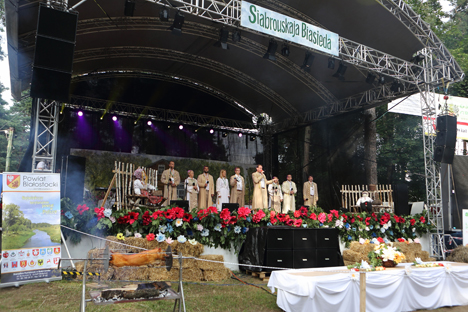 Фестиваль "Сяброўская бяседа" собрал более 30 коллективов этнических белорусов в Польше