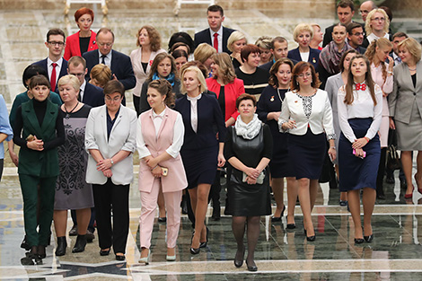 Финалисты конкурса "Учитель года Беларуси" побывали с экскурсией во Дворце Независимости