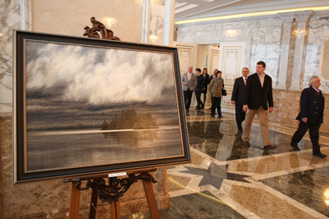 Первая персональная художественная выставка открылась во Дворце Независимости в Минске