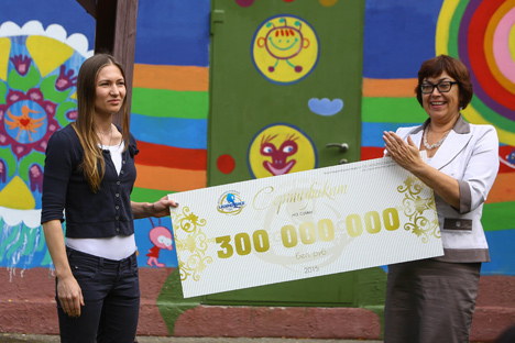 Дарья Домрачева передала детскому хоспису средства, вырученные от проведения "Гонки легенд"