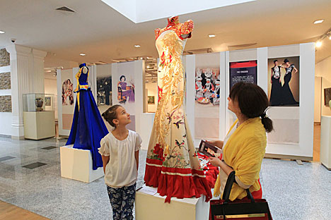 Выставка китайского костюма "Великолепный шелк" открылась в Минске