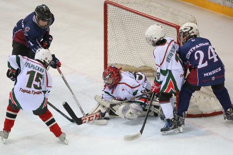 Команда "Грифоны" с победы стартовала в финале соревнований "Золотая шайба"
