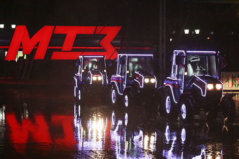Тракторный балет покажет МТЗ в честь своего дня рождения Тракторный балет покажет МТЗ в честь своего дня рождения