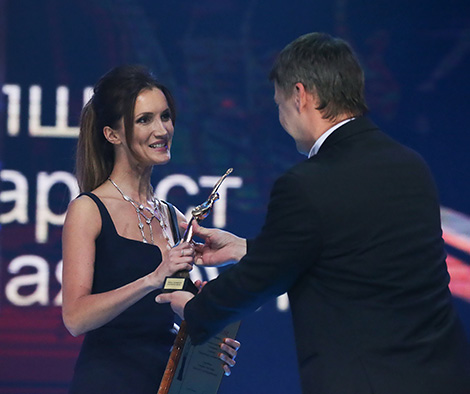 В номинации "Лучший сценарист" триумфатором стала Анна Эйсмонт, работавшая над проектом "Яков Шапиро. Один за всех" (Белтелерадиокомпания)