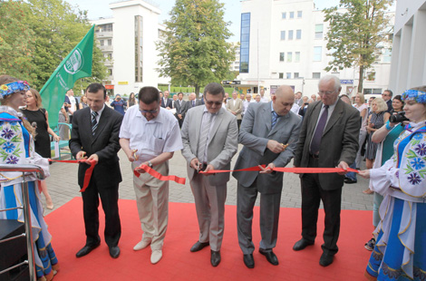 На снимке: первый заместитель министра образования Вадим Богуш, заместитель министра образования Игорь Лосицкий, председатель Государственного комитета по науке и технологиям Александр Шумилин, заместитель государственного секретаря постоянного комитета Союзного государства Алексей Кубрин, руководитель аппарата Национальной академии наук Беларуси Петр Витязь.