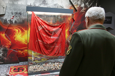 Знамя Победы выставили в Государственном музее военной истории Беларуси Знамя Победы выставили в Государственном музее военной истории Беларуси