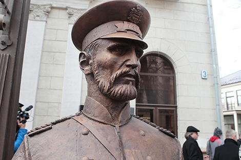 В Минске установили памятник городовому