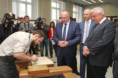 В Совете Республики открылась выставка, посвященная 500-летию белорусского книгопечатания