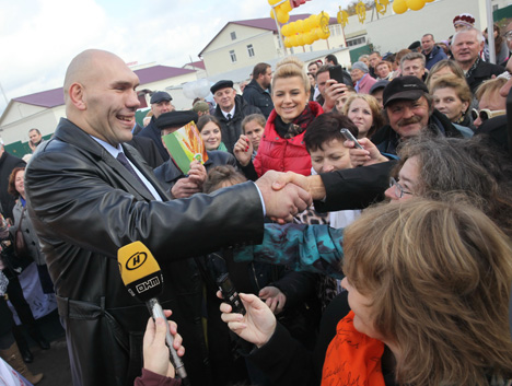 В составе делегации Брянской области прибыл на праздник Николай Валуев