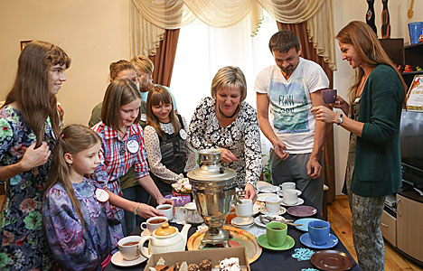 Представители Беларусбанка и Александра Герасименя посетили детский дом семейного типа в Молодечненском районе