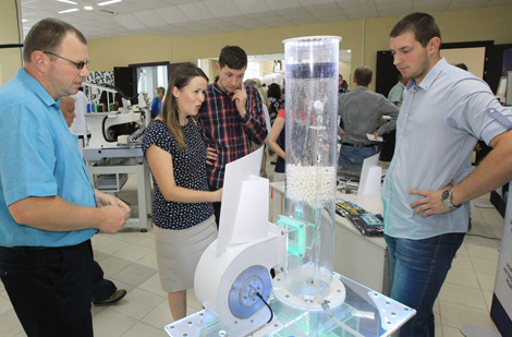 В новом международном центре В новом международном центре